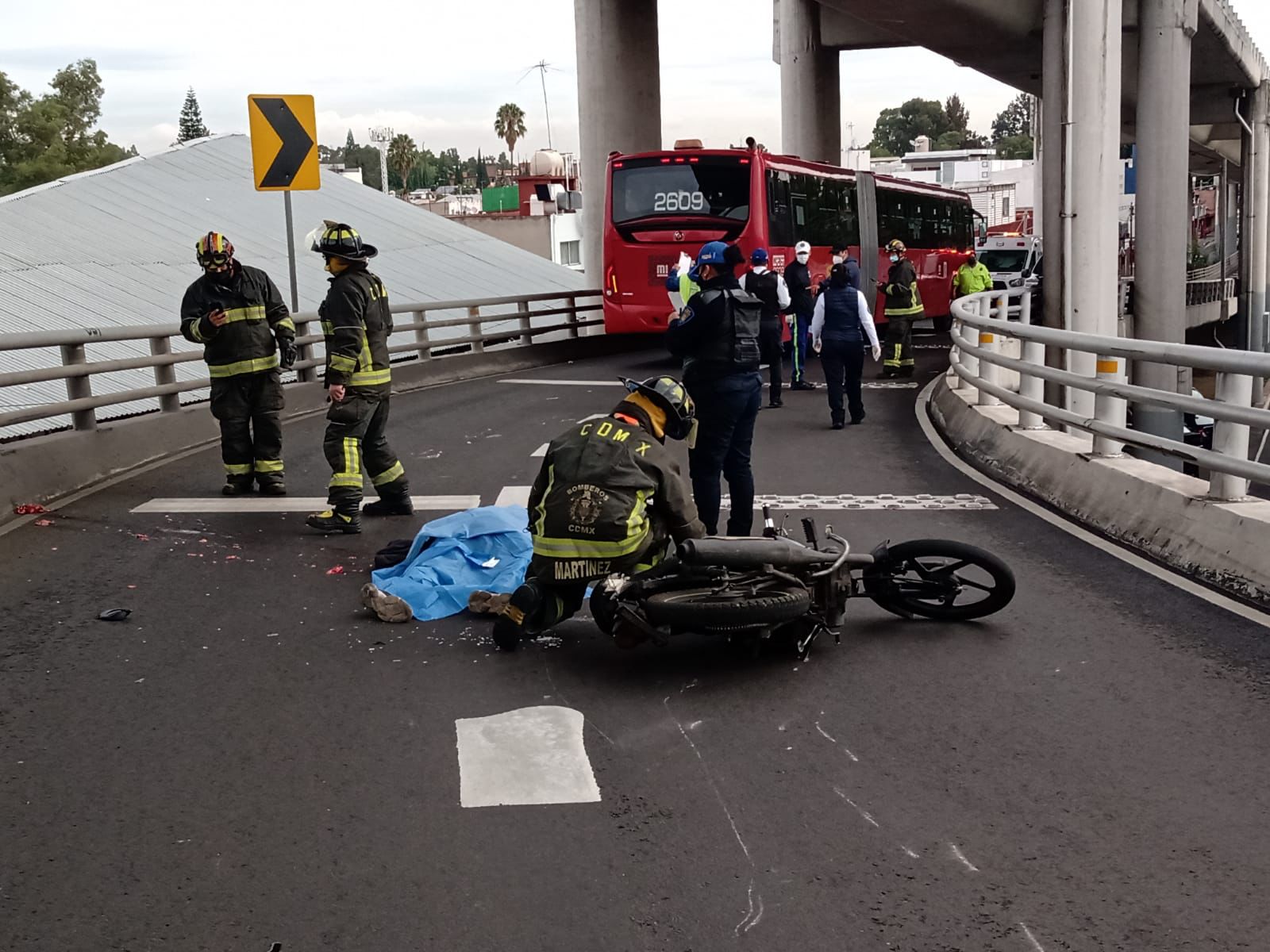 Motociclista perece en accidente con el Metrobús #regionmx