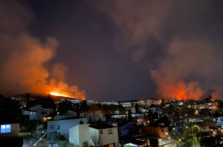 Fuego intenso en Atizapán de Zaragoza; múltiples incendios aquejan los cerros #regionmx