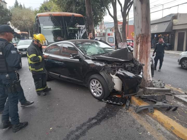 Auto y camión protagonizan choque en la Ruiz Cortines #regionmx