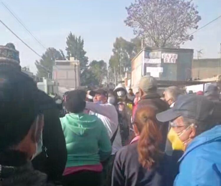 Golpes, desinformación y manifestaciones durante el caótico segundo día de vacunación en Ecatepec #regionmx
