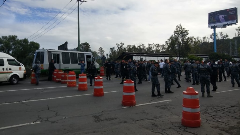 Policías federales y de la Gendarmería realizan un bloqueo sobre la autopista México Pachuca #regionmx