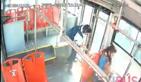 Captan a sujeto vandalizando autobús del Mexibús #regionmx