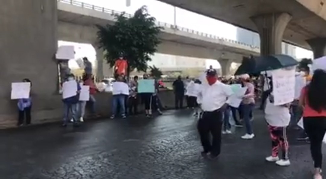 Manifestantes bloquean Periférico Norte #regionmx