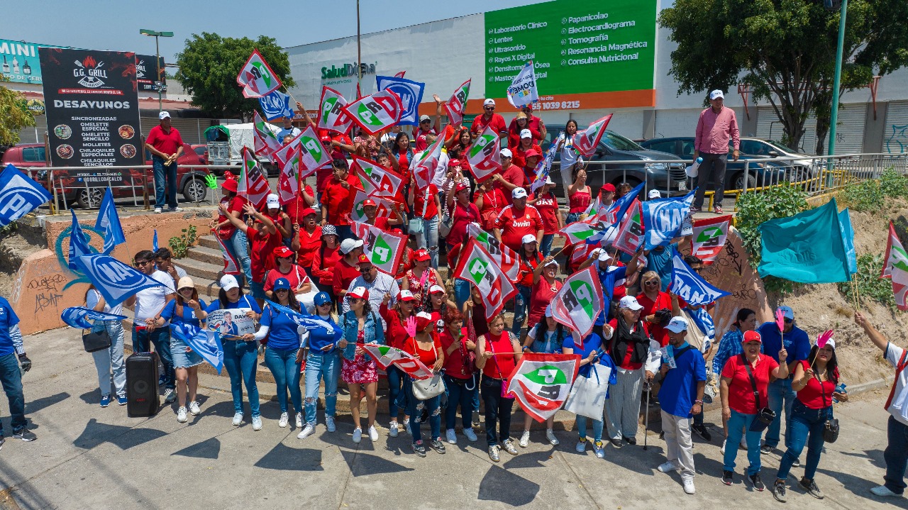 Avenida López Portillo se viste de azul, amarillo, rojo y turquesa #regionmx