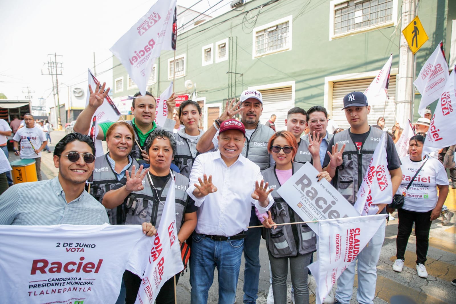 Raciel Pérez y simpatizantes pintan bardas en el Centro #regionmx