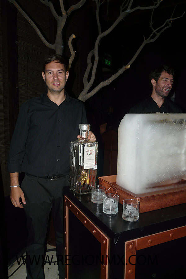 Elyx ha recibido las medallas del 2013 San Francisco World Spirits Competition, “DOUBLE GOLD”  y “WORLD’S BEST VODKA”