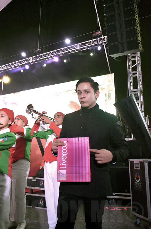 Encendido del Árbol de Navidad en Galerías Atizapán con Paty Cantú #regionmx