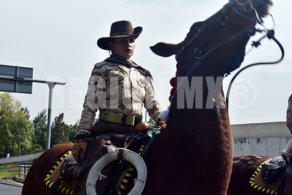 Por primera vez se llevó a cabo en la Ciudad de México un desfile revolucionario que incluyera jinetes de todos los estados de la República #regionmx