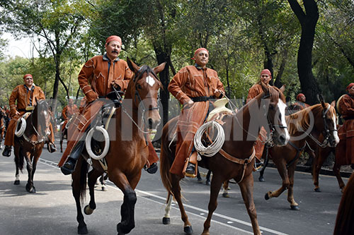 Durante la demostración de habilidades, un caballo derrapó y el jinete cayó del mismo #regionmx