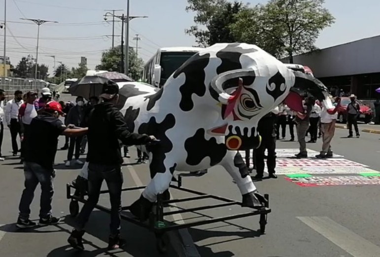 Pirotécnicos bloquean vialidad en la CDMX por Aeropuerto Felipe Ángeles #regionmx