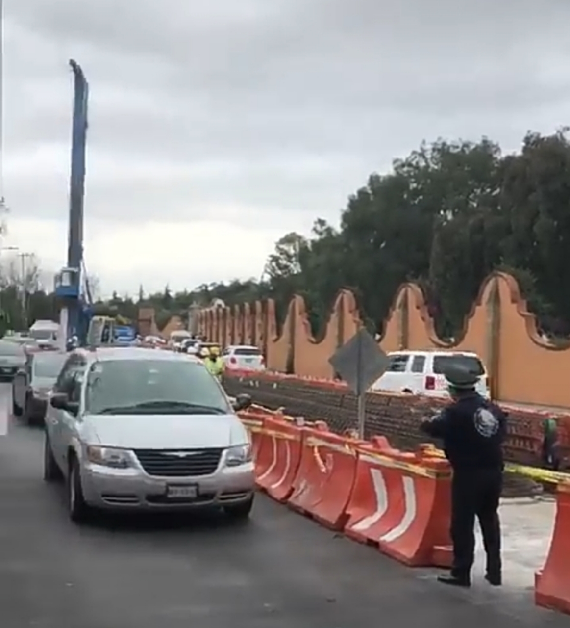 Vecinos de Arboledas se manifiestan contra la construcción del puente vehicular Lomas de la Hacienda - San Mateo Tecoloapa #regionmx