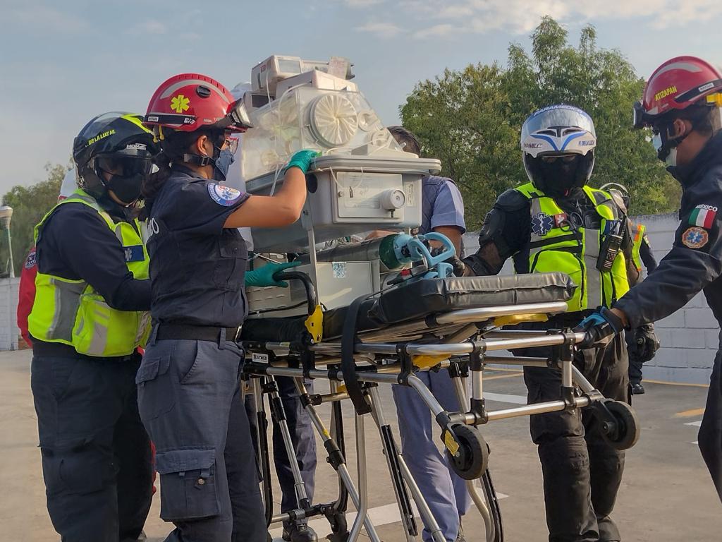 Trasladan a recién nacido en helicóptero a hospital infantil en Atizapán de Zaragoza #regionmx 