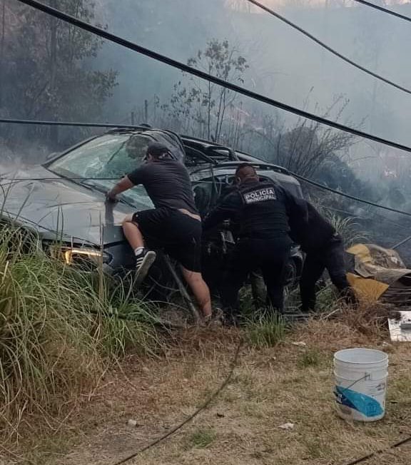 Vuelca vehículo en la zona de la Presa Madín #regionmx 