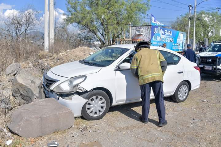 Joven se estrella en la presa Madin #regionmx