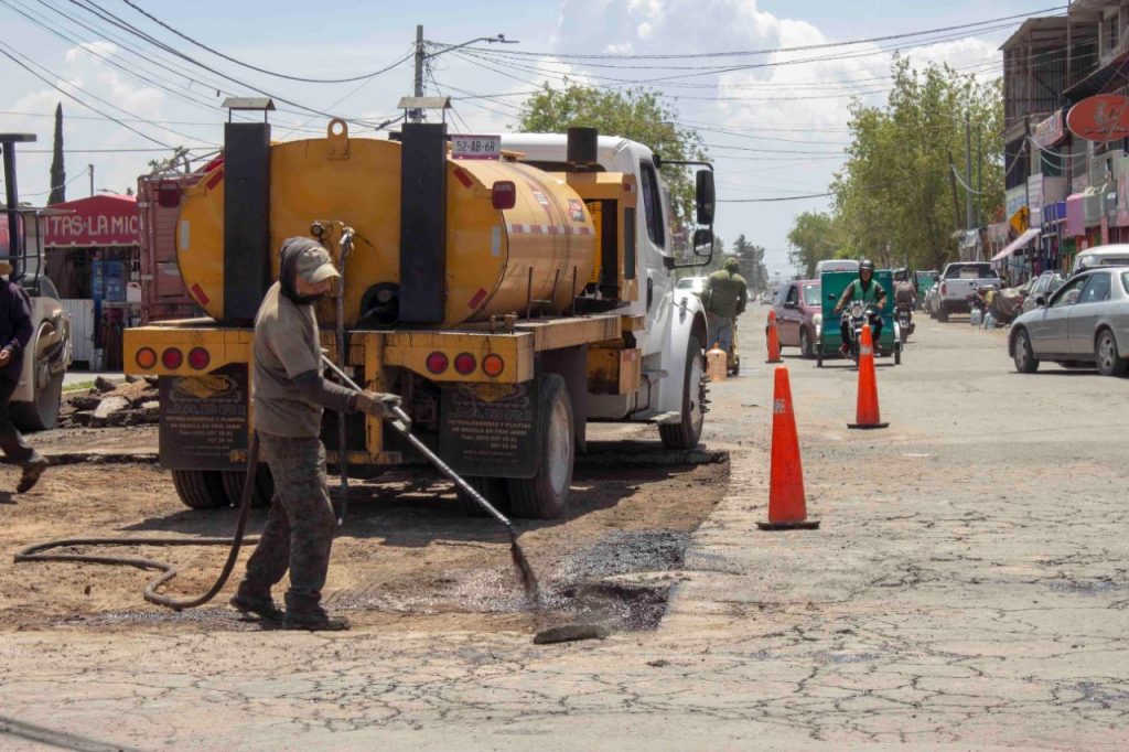 Realizan trabajos de bacheo en Eje 3 #regionmx