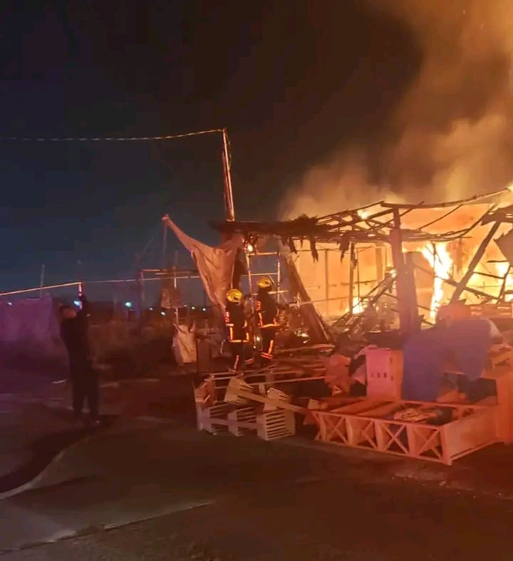 Se incendian zona de puestos de muebles en Izcalli #regionmx