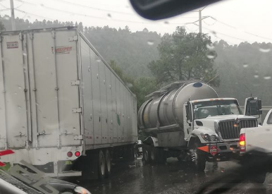 Pipa y tráiler se impactan en la México - Toluca #regionmx
