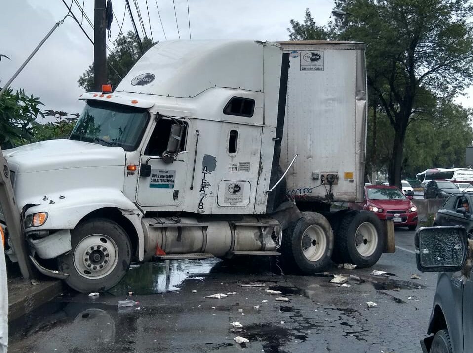 Tráiler se accidenta en la México - Querétaro #regionmx