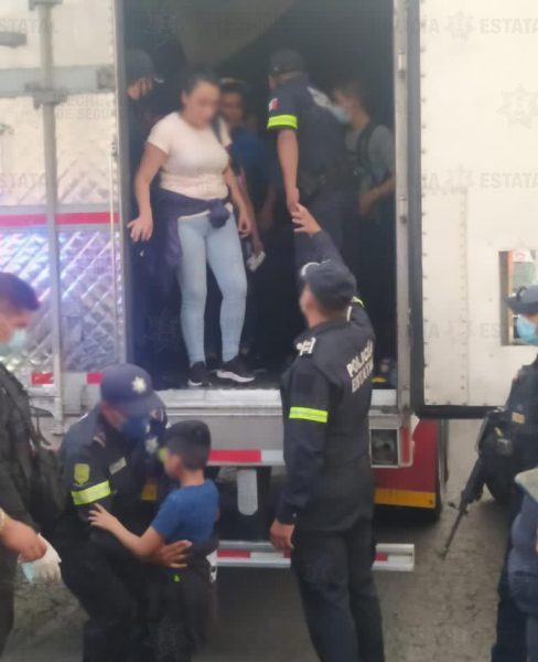 Encuentran a más de 40 guatemaltecos en la caja de un tráiler #regionmx