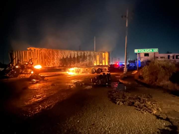 Tráiler se incendia en la México-Toluca #regionmx 