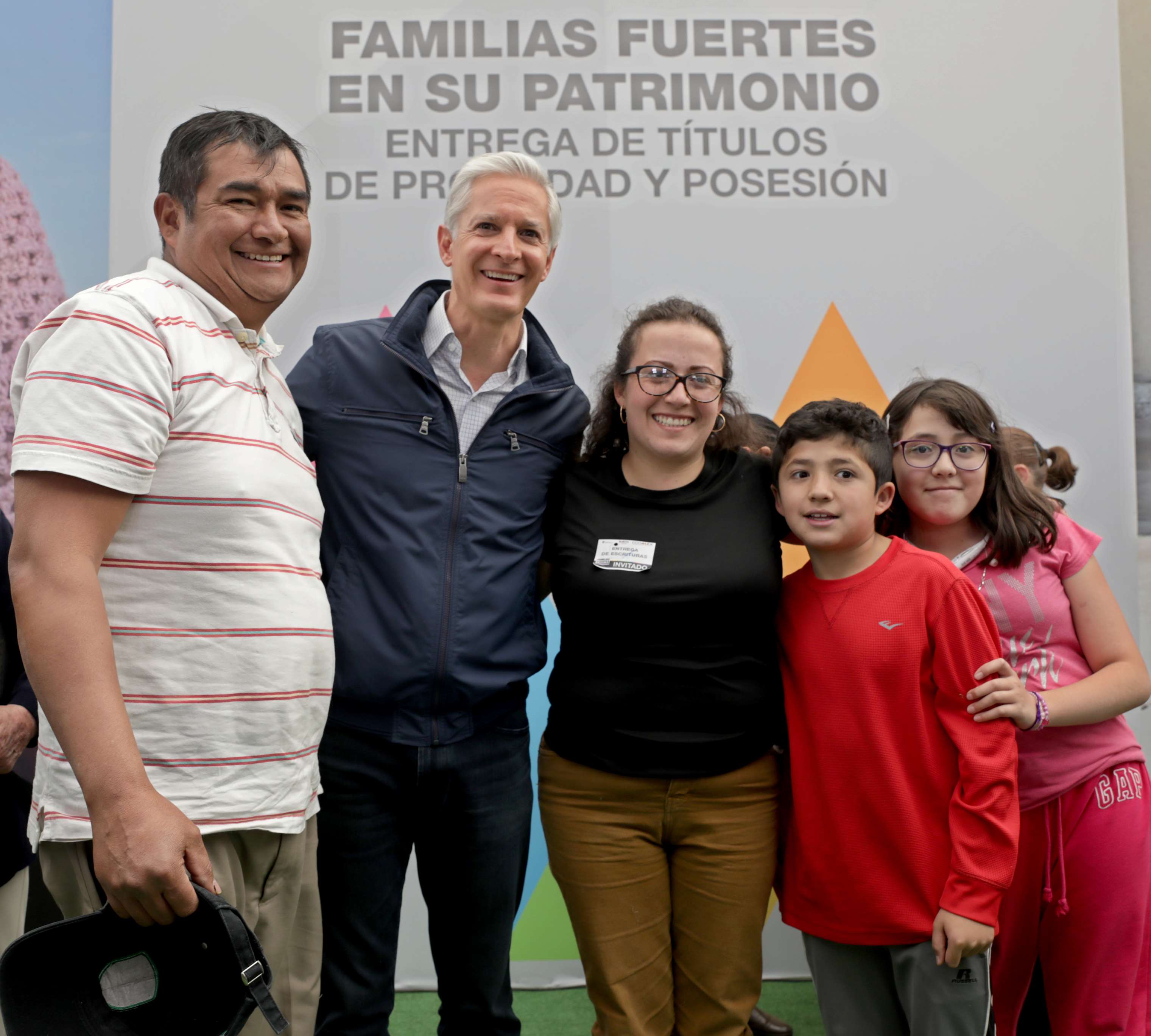 Mexiquenses de 13 municipios reciben títulos de propiedad y posesión gracias al programa Familias Fuertes #regionmx