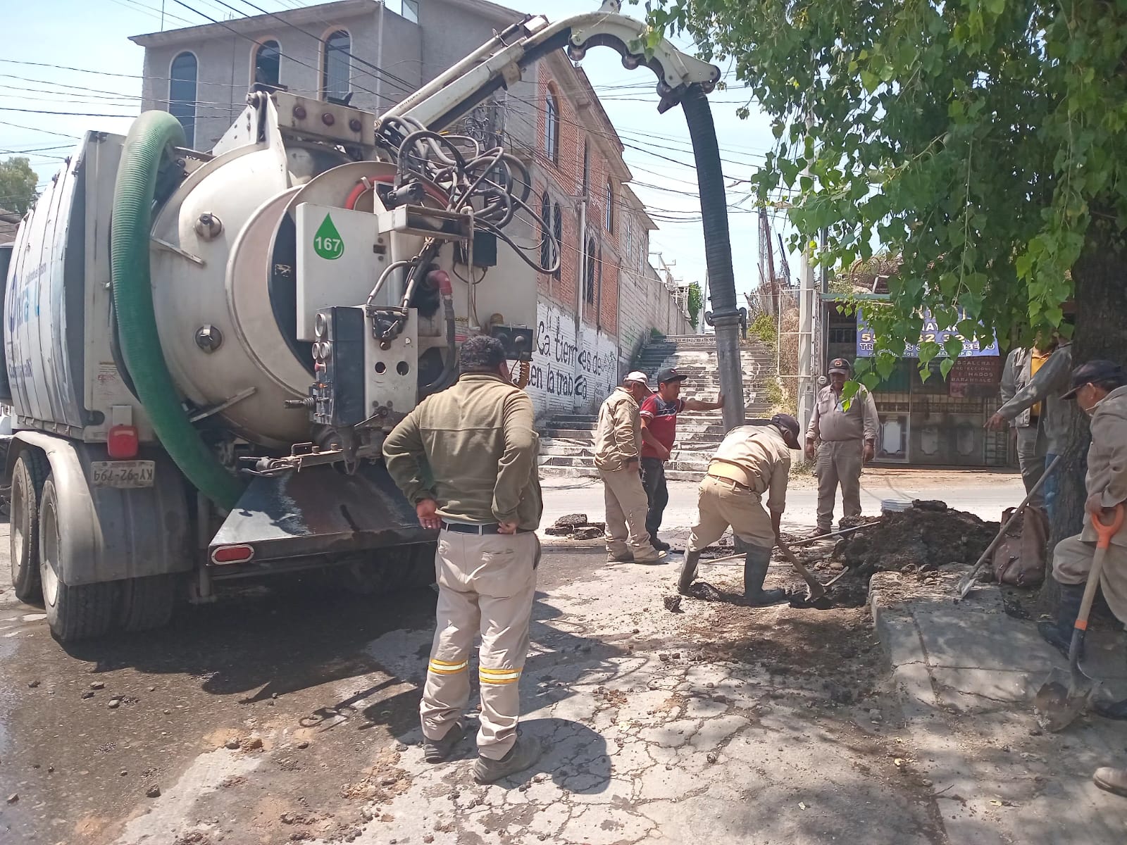 Operagua repara fuga en la calle 1° de Mayo #regionmx 
