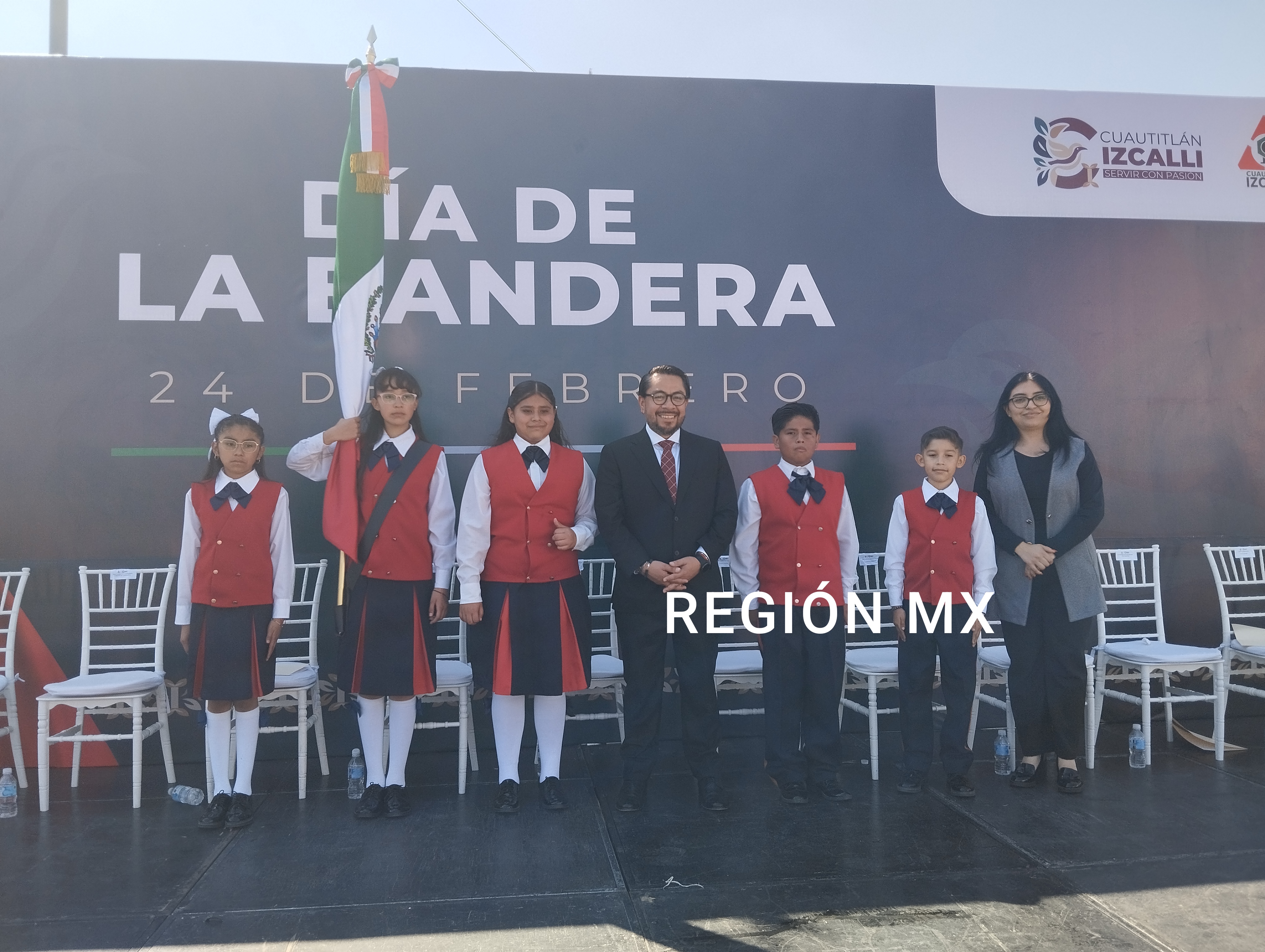 Honramos a la Bandera con trabajo para garantizar mejores servicios, mayor seguridad y espacios dignos para todas y todos los izcallenses: Daniel Serrano #regionmx