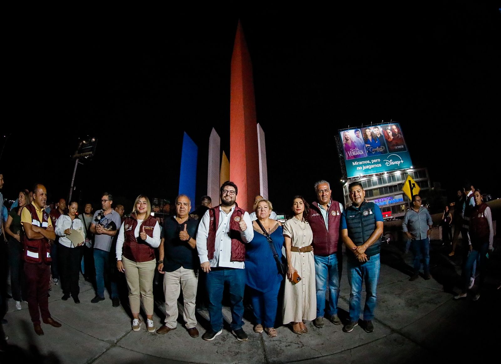 Gobierno de Isaac Montoya salda deuda con CFE para que las Torres de Satélite vuelvan a brillar