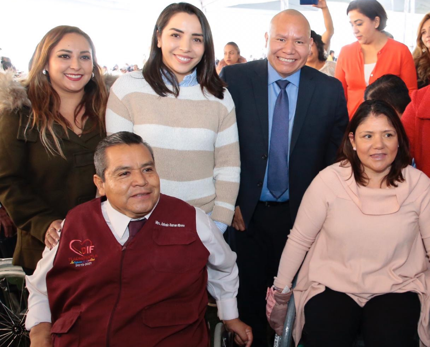 Tlalnepantlenses con discapacidad recibieron sillas de ruedas, andadoras y bastones para desplazarse #regionmx