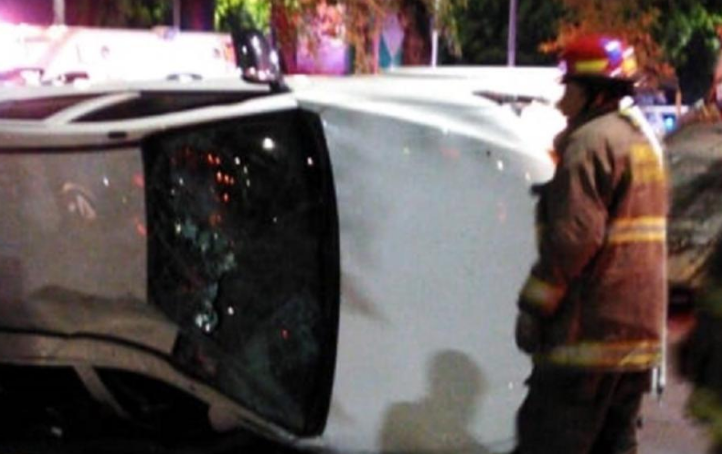 Vuelca carro en la avenida Mario Colín en Tlalnepantla #regionmx