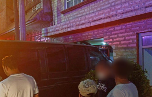 Camioneta se incrusta en casa habitación de Tlalnepantla #regionmx