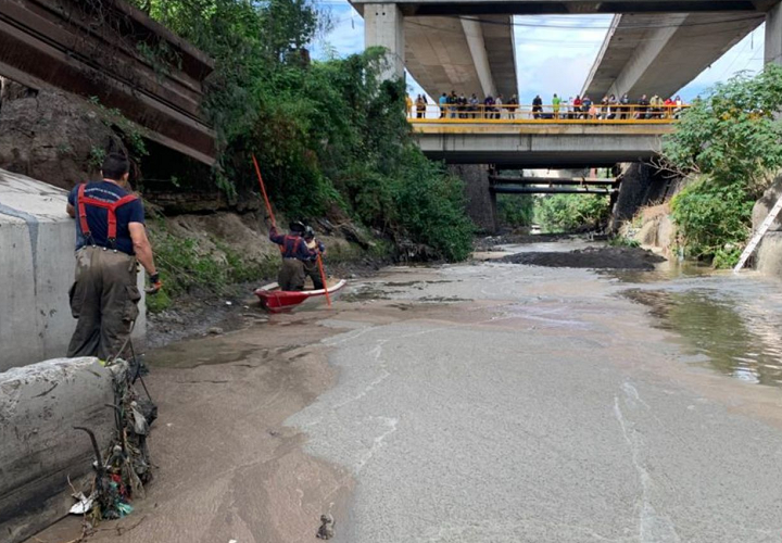 En ríos y drenajes buscan a joven arrastrada por corriente de agua en Tlalnepantla #regionmx