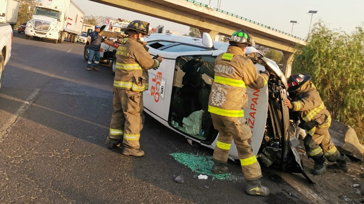 Taxi vuelca en Tlalnepantla de Baz #regionmx