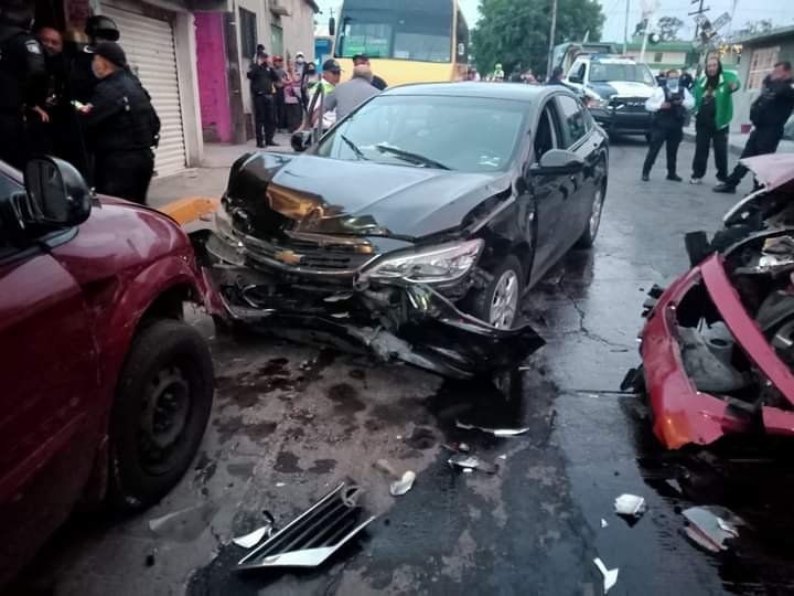 Choque triple en persecución en Tlalnepantla #regionmx 