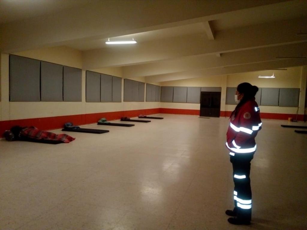 Personas se refugian del intenso frío en albergue temporal de Toluca #regionmx