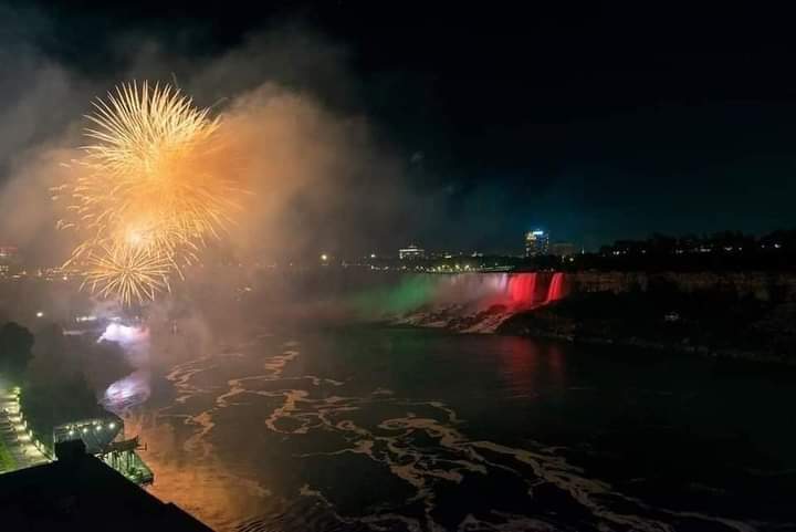 Cataratas del Niágara se iluminan con colores de la bandera de México #regionmx