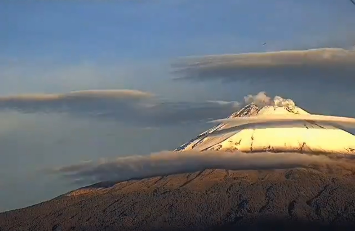 Nube "abraza" al Popocatépetl, sacando al fotógrafo que varios llevan dentro #regionmx