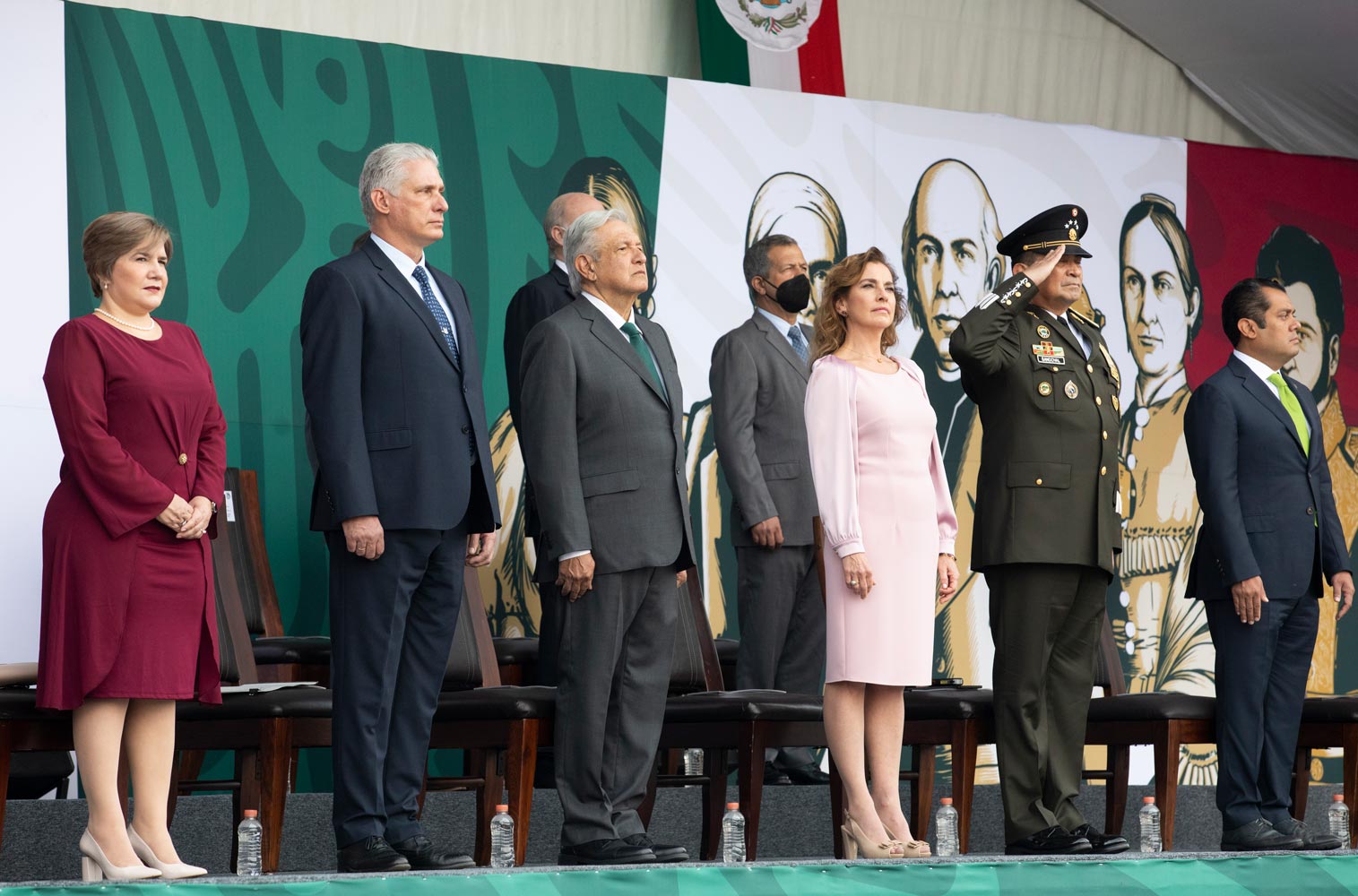 En el Desfile Militar por la Independencia de México, AMLO pone bajo el reflector al régimen cubano #regionmx