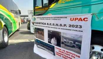 Transportistas bloquean caseta de la México-Querétaro #regionmx